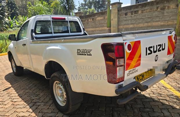 Isuzu D-MAX 2017 White