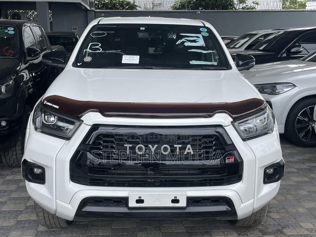 Toyota Hilux 2023 White