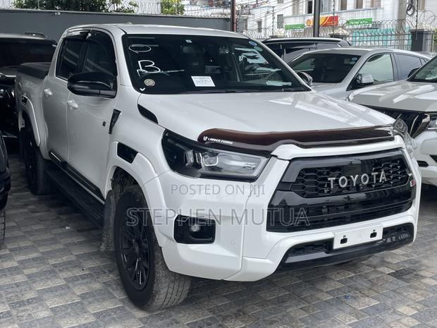 Toyota Hilux 2023 White
