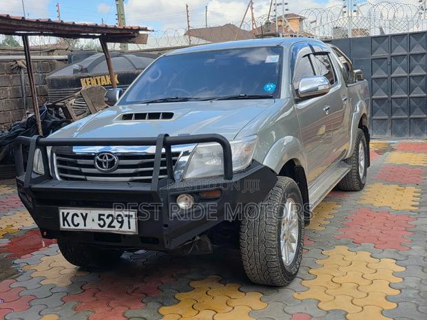 Toyota Hilux 3.0 D-4D 4x4 2013 Silver