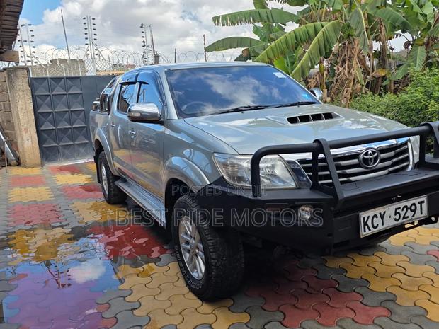 Toyota Hilux 3.0 D-4D 4x4 2013 Silver