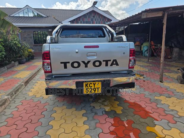 Toyota Hilux 3.0 D-4D 4x4 2013 Silver