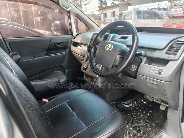 Toyota Noah 2.0 143hp FWD (7 Seater) 2008 Silver