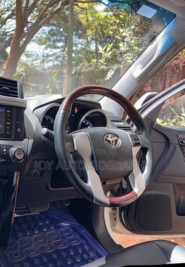 Toyota Land Cruiser Prado 2.8 2017 White