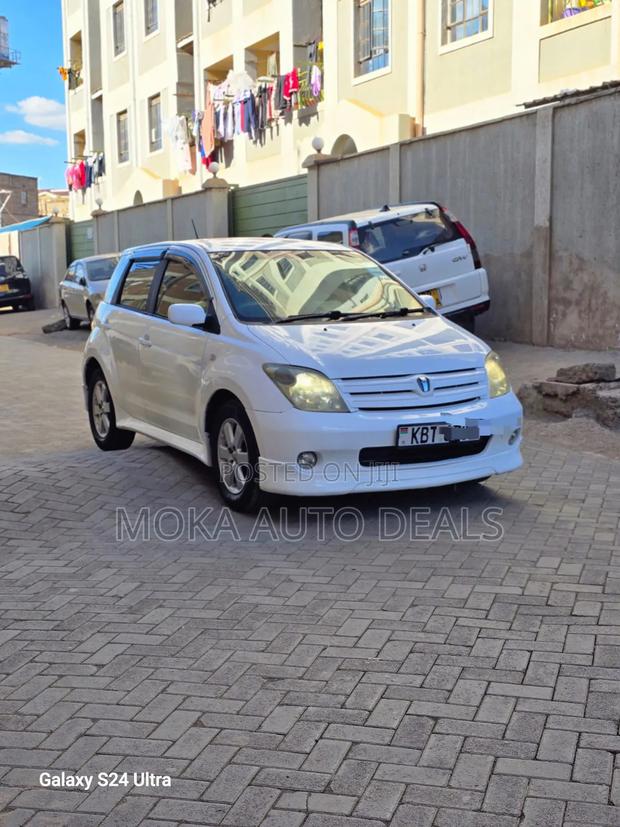 Toyota IST 2005 White