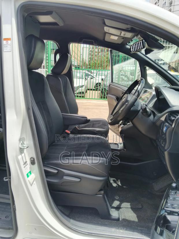 Toyota Esquire 2019 White