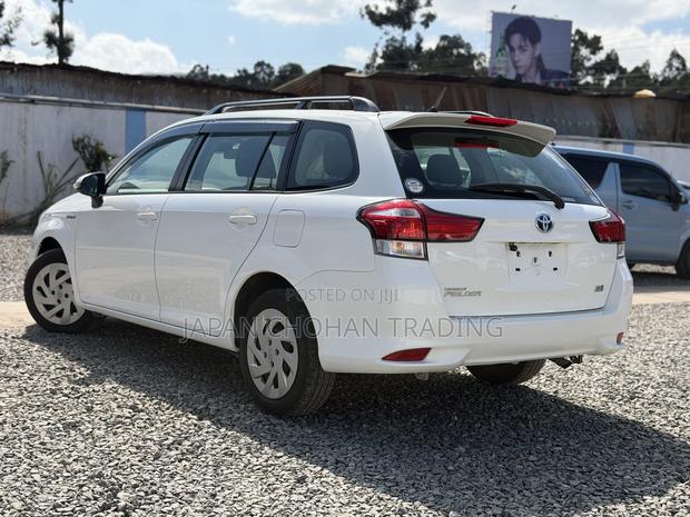 Toyota Corolla Fielder 1.5 Hybrid FWD 2020 White