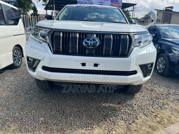 Toyota Land Cruiser Prado 2021 White