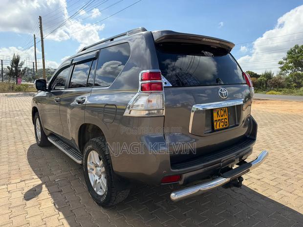 Toyota Land Cruiser Prado 3.0 TD 2010 Gray