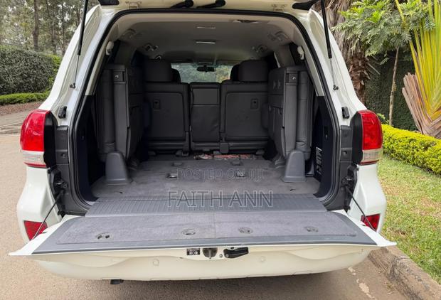 Toyota Land Cruiser 2008 White