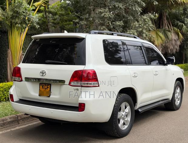 Toyota Land Cruiser 2008 White