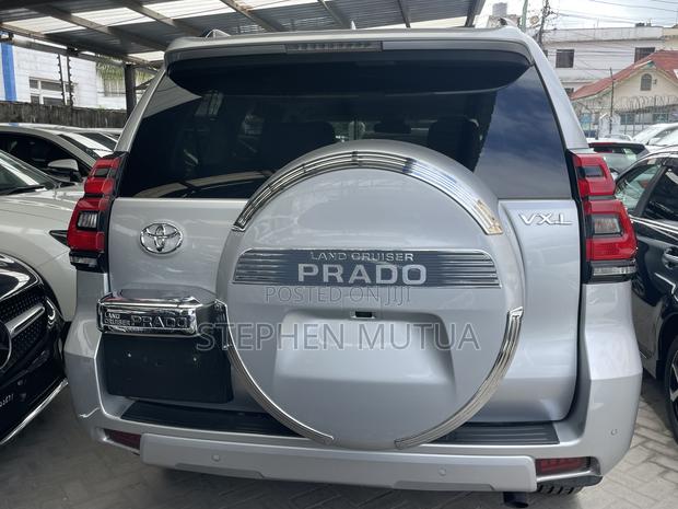 Toyota Land Cruiser Prado 2.8 2019 Silver