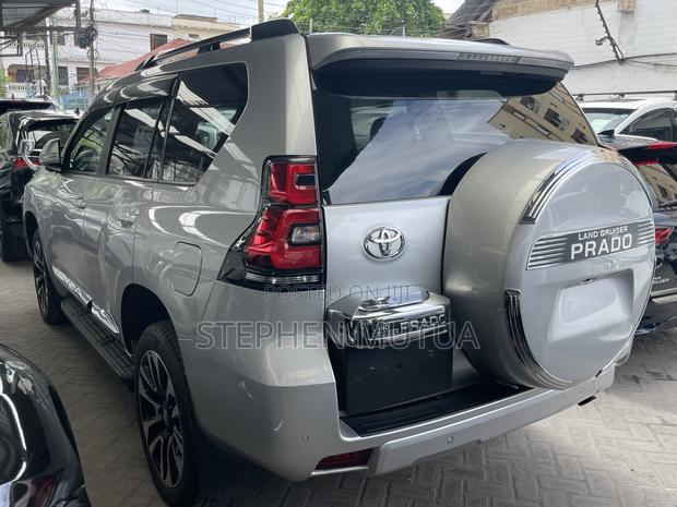Toyota Land Cruiser Prado 2.8 2019 Silver