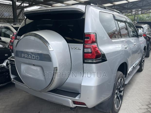 Toyota Land Cruiser Prado 2.8 2019 Silver