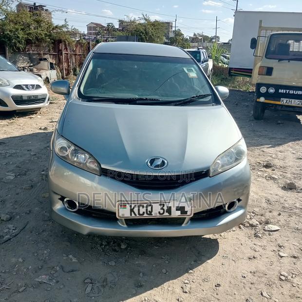 Toyota Wish 2012 Silver