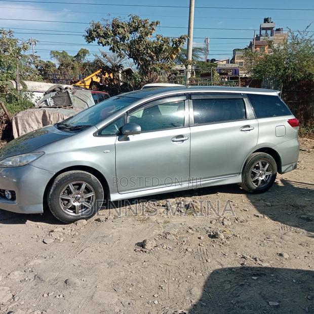 Toyota Wish 2012 Silver