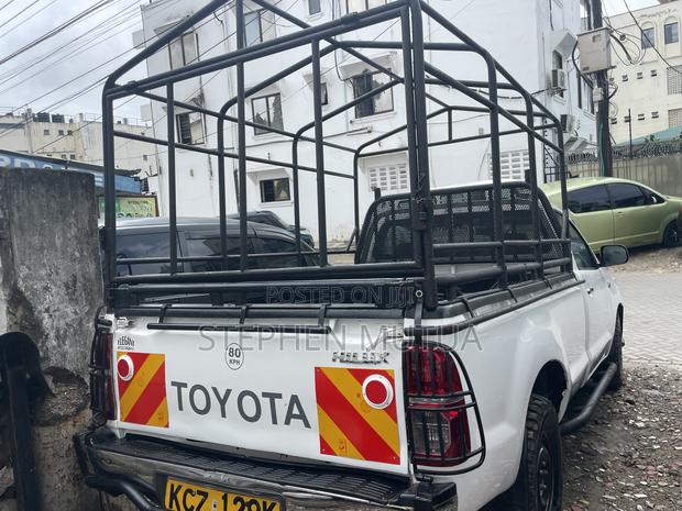 Toyota Hilux 2012 White