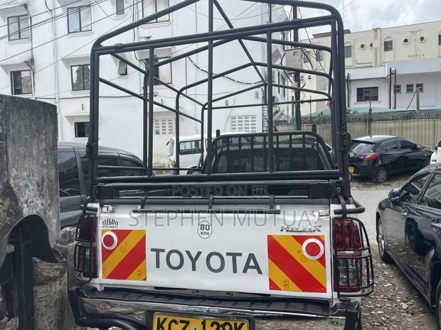 Toyota Hilux 2012 White
