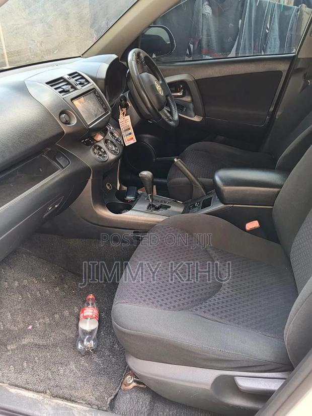 Toyota Vanguard 2010 White