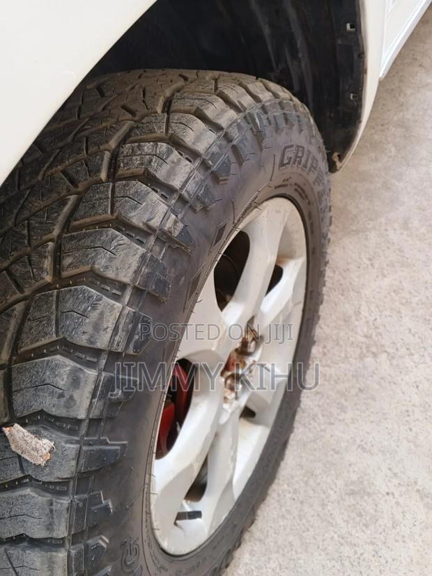 Toyota Vanguard 2010 White