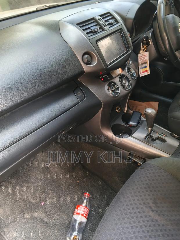 Toyota Vanguard 2010 White