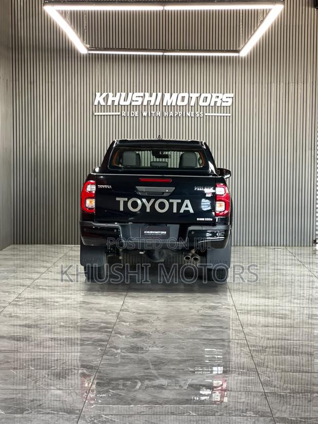 Toyota Hilux 2022 Black