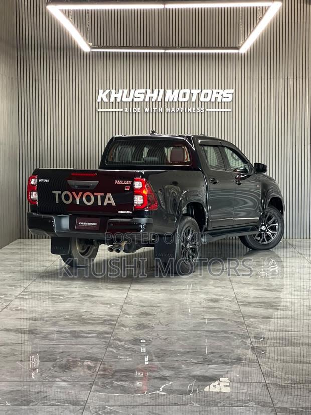 Toyota Hilux 2022 Black