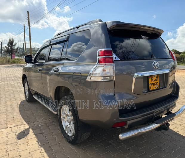 Toyota Land Cruiser Prado 2010 Gray