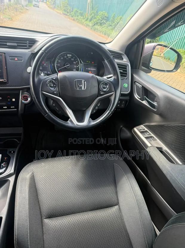 Honda Grace 2019 Silver