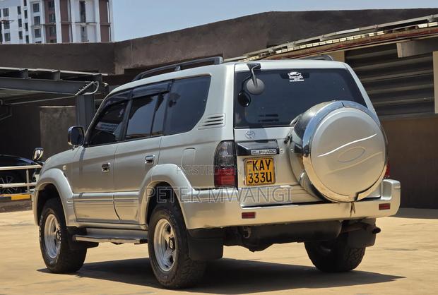 Toyota Land Cruiser Prado 2000 Silver