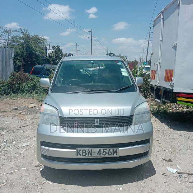 Toyota Voxy X 2WD 8-Seater 2005 Silver
