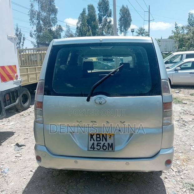 Toyota Voxy X 2WD 8-Seater 2005 Silver