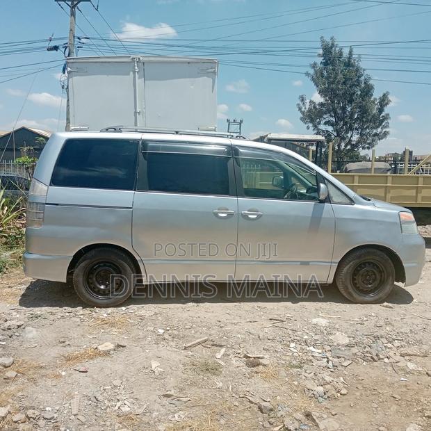 Toyota Voxy X 2WD 8-Seater 2005 Silver