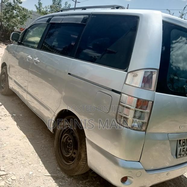 Toyota Voxy X 2WD 8-Seater 2005 Silver