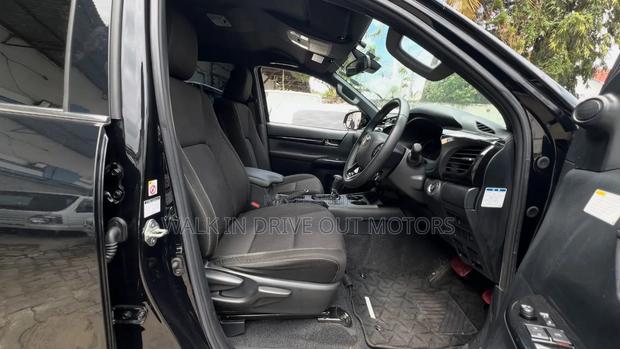 Toyota Hilux 2019 Black