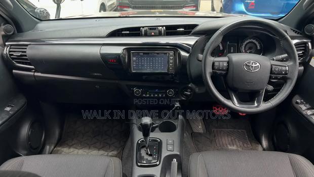 Toyota Hilux 2019 Black
