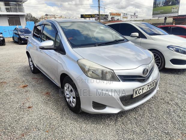 Toyota Vitz 2012 Silver