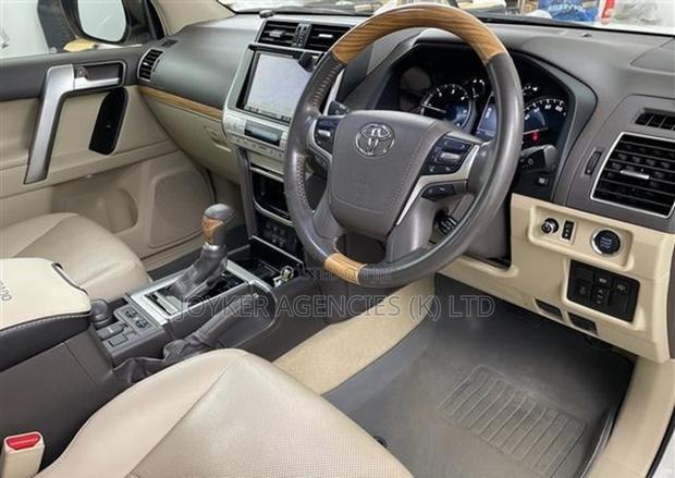 Toyota Land Cruiser Prado 2.8 2019 White