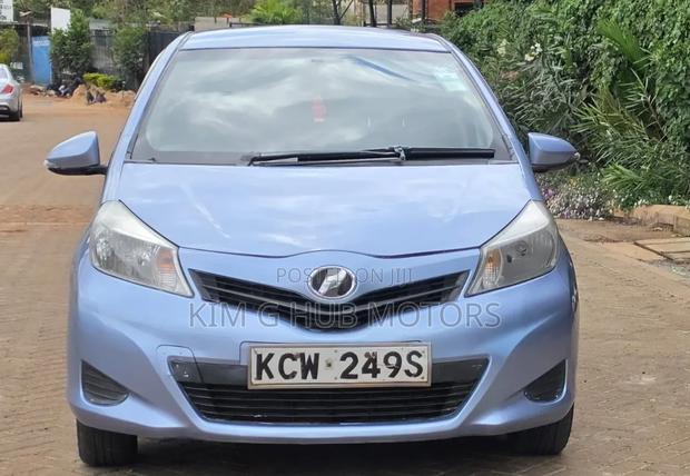 Toyota Vitz 1.3 FWD 5dr 2013 Blue