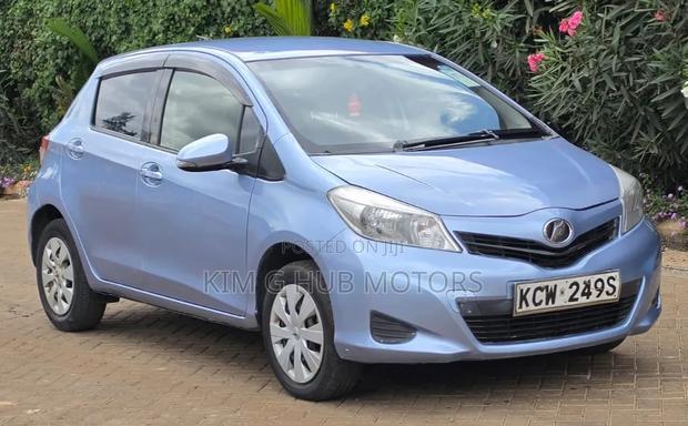 Toyota Vitz 1.3 FWD 5dr 2013 Blue