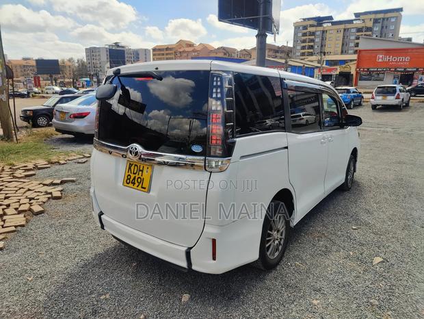 Toyota Voxy 2016 White
