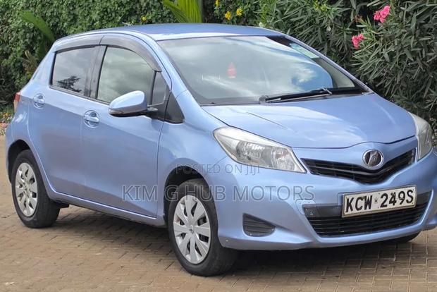 Toyota Vitz 1.3 FWD 5dr 2013 Blue
