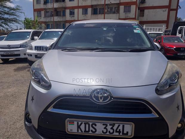 Toyota Sienta 2017 Silver