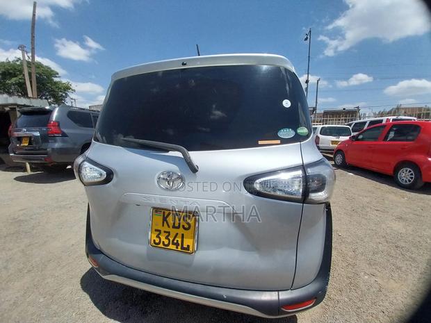 Toyota Sienta 2017 Silver