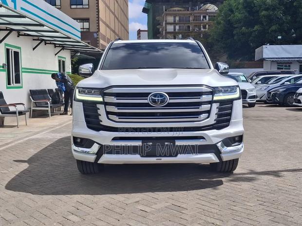 Toyota Land Cruiser 2024 White