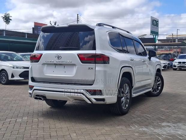 Toyota Land Cruiser 2024 White