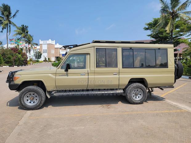 Toyota Land Cruiser 2013 Beige
