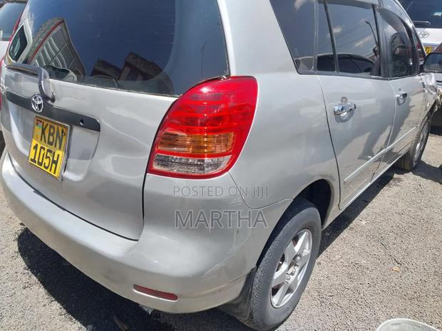 Toyota Auris 2010 Silver