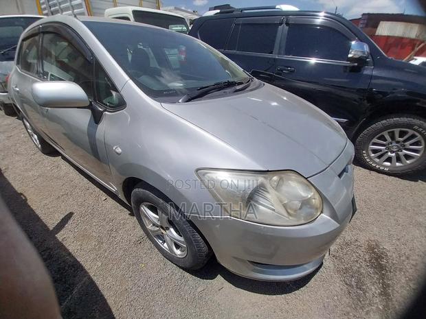 Toyota Auris 2010 Silver