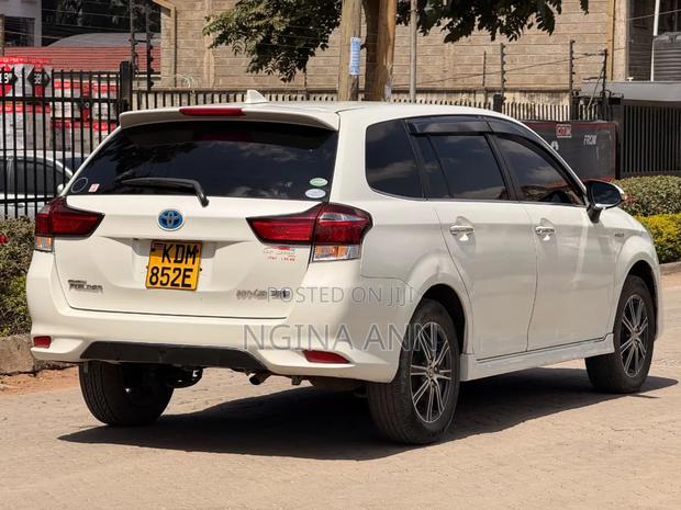 Toyota Corolla Fielder 2016 Silver